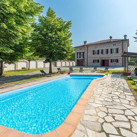Villa Cornelia , Entire Villa With Private Pool Corneliano d'Alba Екстериор снимка