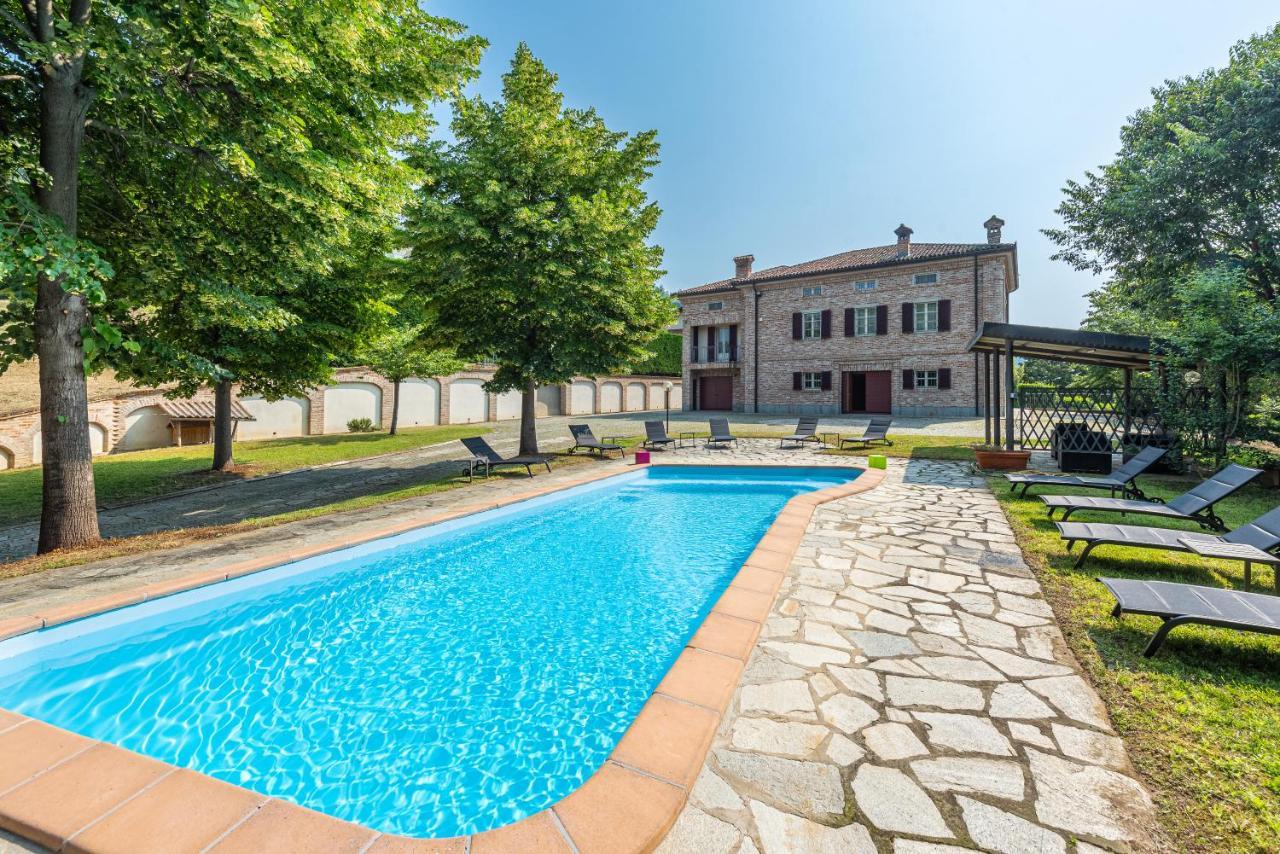 Villa Cornelia , Entire Villa With Private Pool Corneliano d'Alba Екстериор снимка