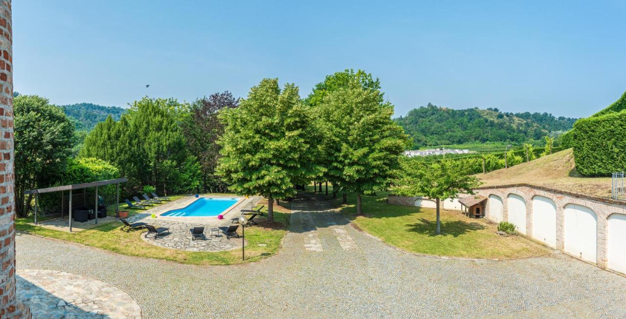 Villa Cornelia , Entire Villa With Private Pool Corneliano d'Alba Екстериор снимка