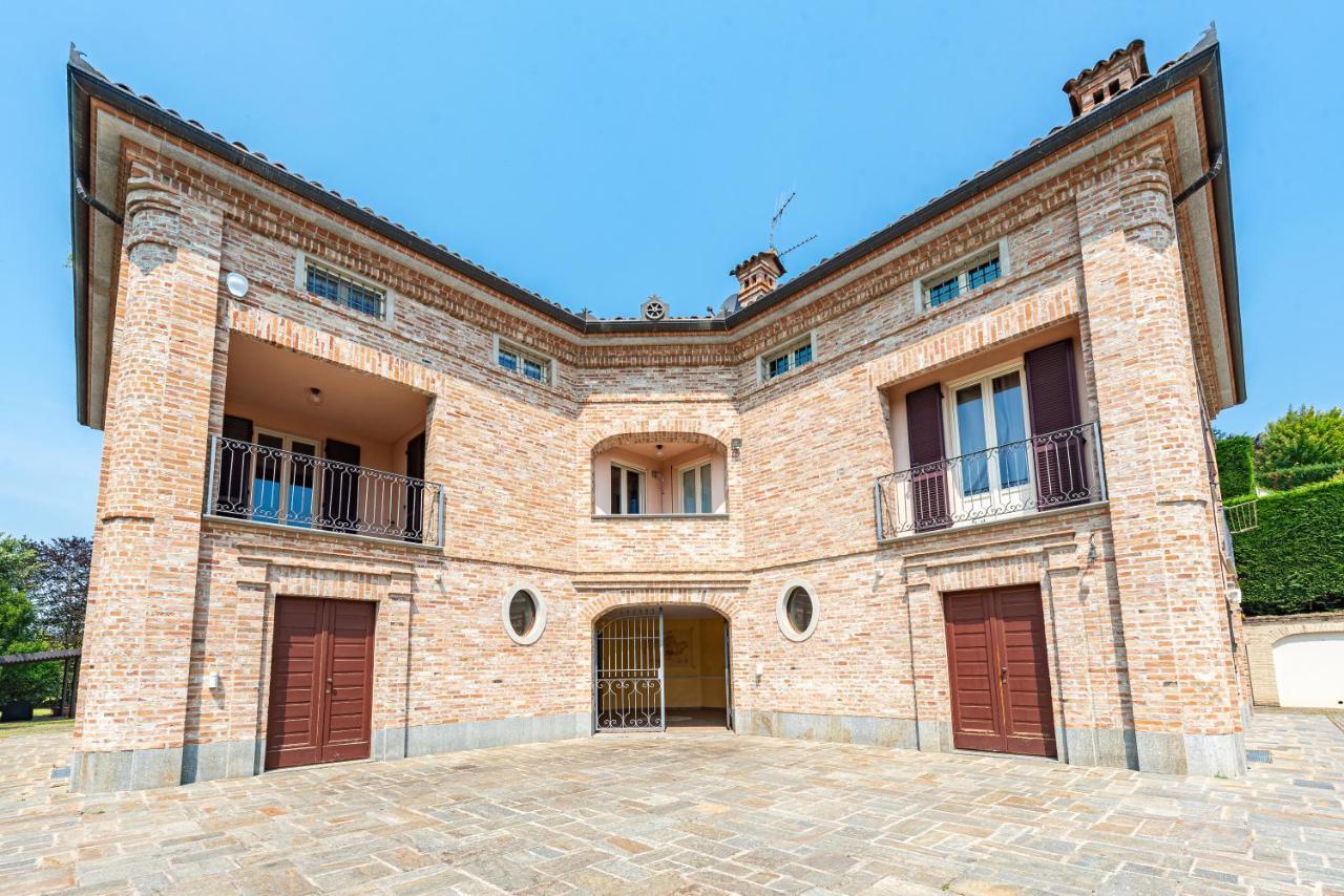 Villa Cornelia , Entire Villa With Private Pool Corneliano d'Alba Екстериор снимка