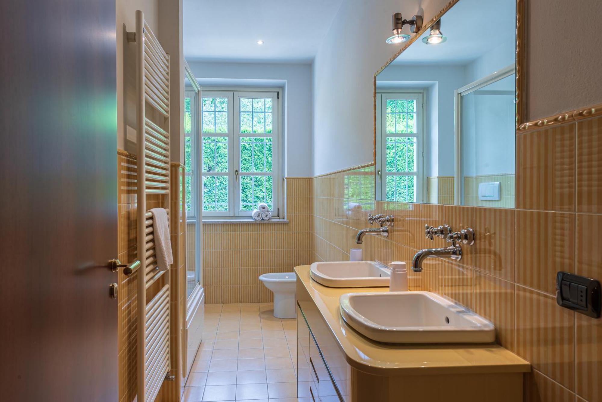 Villa Cornelia , Entire Villa With Private Pool Corneliano d'Alba Екстериор снимка